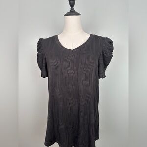 Women’s black textured top, v-neck, short sleeve, size Medium, NWT